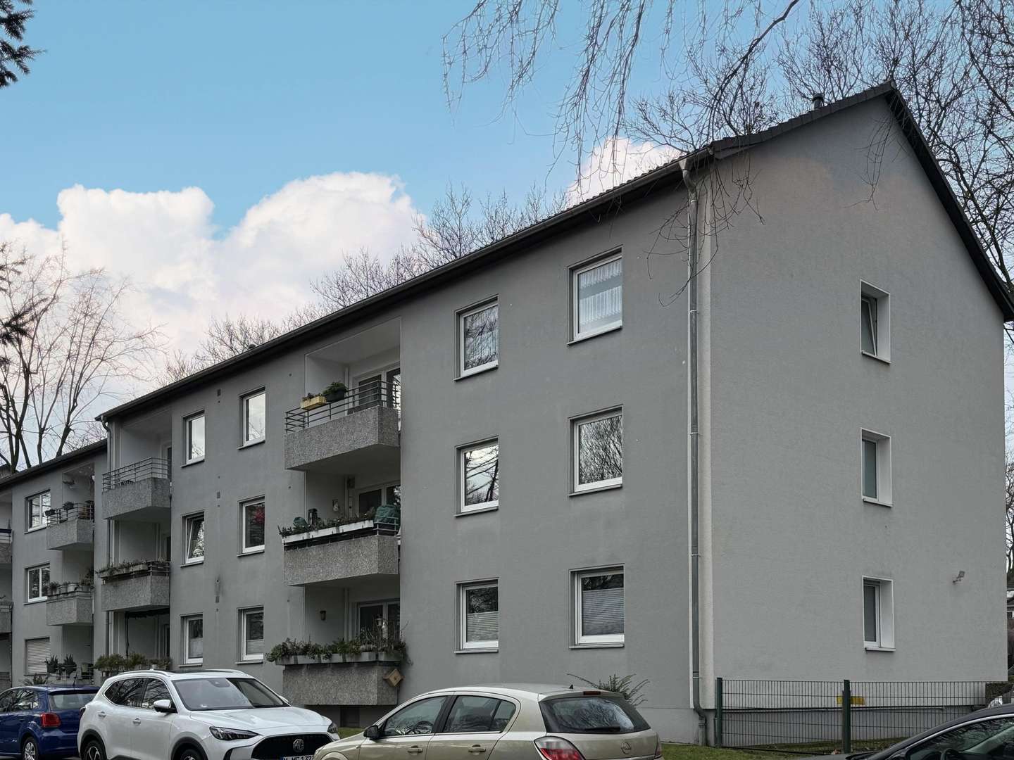 Straßenansicht - Etagenwohnung in 45359 Essen mit 45m² kaufen