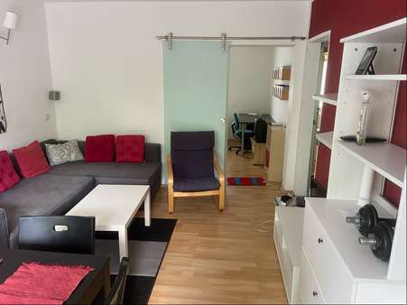 Wohnzimmer - Etagenwohnung in 45359 Essen mit 45m² kaufen