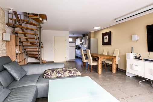 Wohnzimmer - Reihenendhaus in 45357 Essen mit 130m² kaufen
