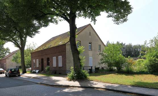 Straßenansicht - Maisonette-Wohnung in 45699 Herten mit 116m² kaufen