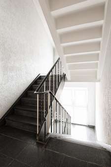 Treppenhaus - Etagenwohnung in 45147 Essen mit 83m² kaufen