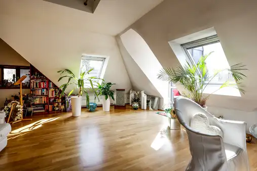 Helle, ausgefallene 3,5-Raum-Wohnung mit zwei Dachterrassen, Balkon und TG-Stellplatz in Mülheim