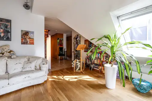 Helle, ausgefallene 3,5-Raum-Wohnung mit zwei Dachterrassen, Balkon und TG-Stellplatz in Mülheim