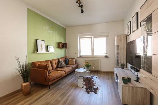 Wohnzimmer - Etagenwohnung in 45145 Essen mit 62m² günstig kaufen