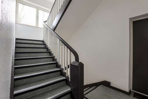 Treppenhaus - Erdgeschosswohnung in 45138 Essen mit 77m² kaufen