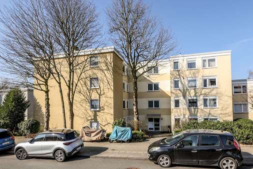 Straßenansicht Straßenansicht - Etagenwohnung in 45259 Essen mit 71m² kaufen