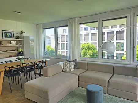 Junges Baujahr: moderne 4,5-Raum-Wohnung aus 2014 mit 2 Balkonen im 3. OG mit Aufzug + TG-Stellplatz