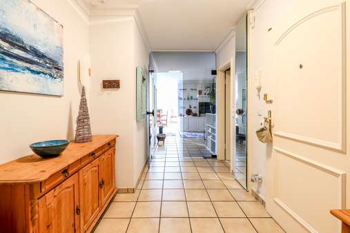 Eingangsbereich Diele - Erdgeschosswohnung in 45259 Essen mit 191m² kaufen