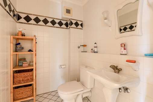 Gäste-WC - Erdgeschosswohnung in 45259 Essen mit 191m² kaufen
