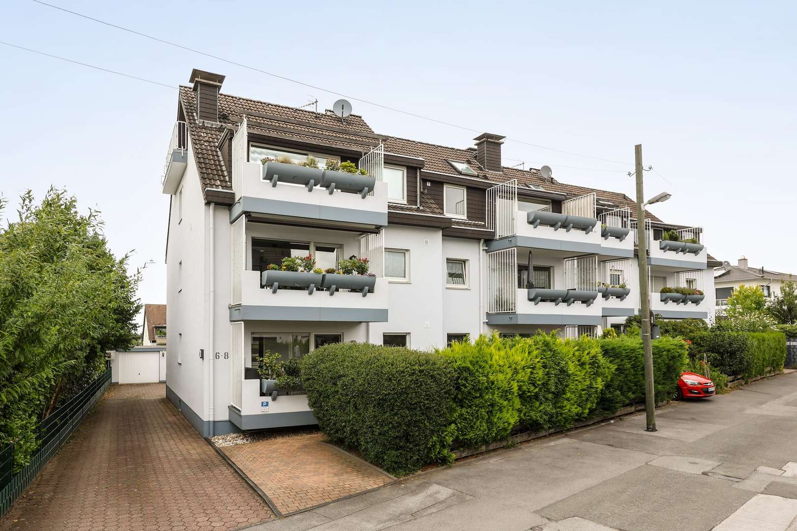 Straßenansicht - Dachgeschosswohnung in 45289 Essen mit 106m² kaufen