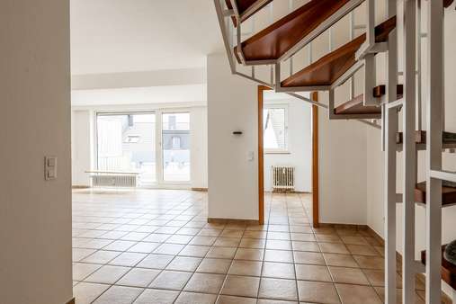 Blick Richtung Wohnraum - Dachgeschosswohnung in 45289 Essen mit 106m² kaufen