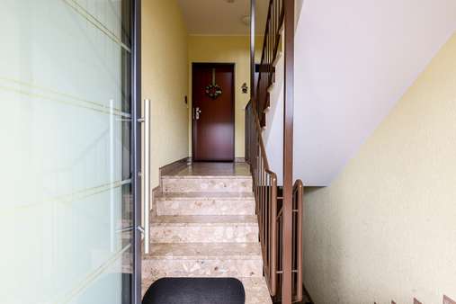 Hauseingang - Dachgeschosswohnung in 45289 Essen mit 106m² kaufen