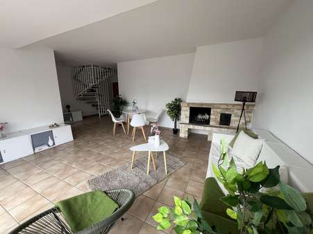 Wohnzimmer Wohnzimmer - Dachgeschosswohnung in 45289 Essen, Burgaltendorf mit 106m² kaufen
