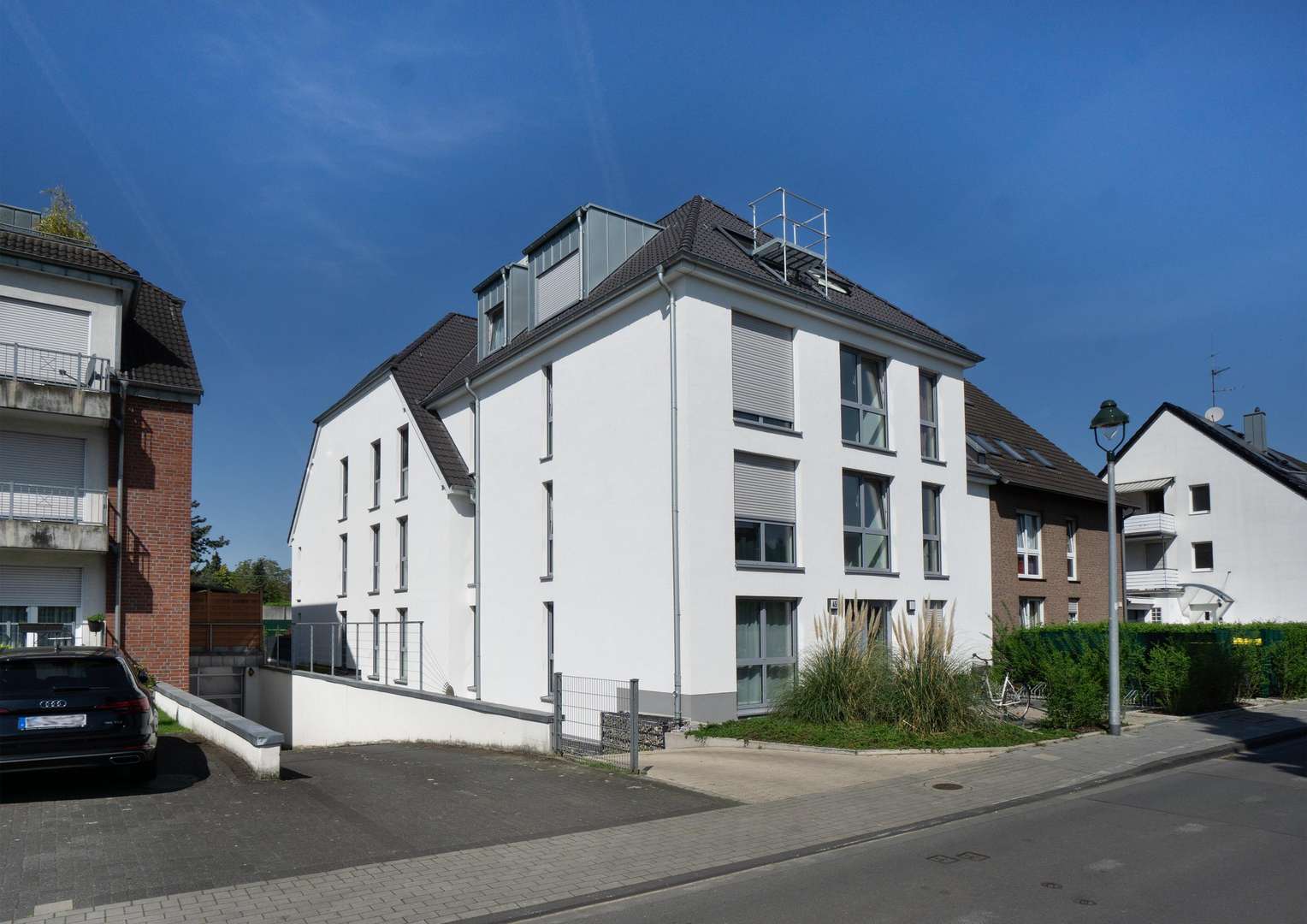 Hausansicht Straße - Mehrfamilienhaus in 40468 Düsseldorf mit 850m² als Kapitalanlage kaufen