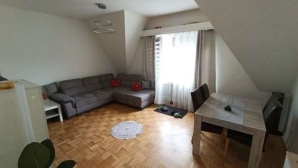 Wohnzimmer Dachegschoss - Mehrfamilienhaus in 45468 Mülheim mit 325m² kaufen