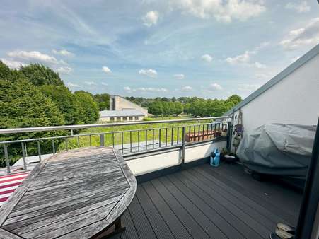 Ausblick Balkon - Dachgeschosswohnung in 45475 Mülheim mit 83m² mieten