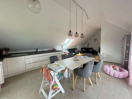 Essen II - Dachgeschosswohnung in 45475 Mülheim mit 83m² mieten