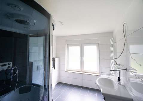 Badezimmer Badezimmer - Büro in 45479 Mülheim mit 82m² mieten