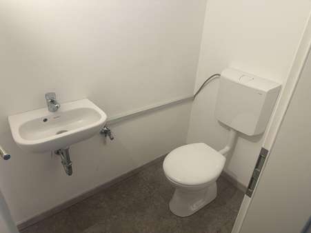 Gäste- WC - Büro in 45479 Mülheim mit 82m² mieten