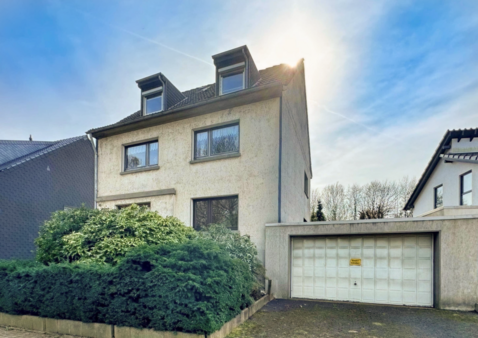 Hausansicht mit Garage - Mehrfamilienhaus in 45472 Mülheim mit 186m² als Kapitalanlage kaufen