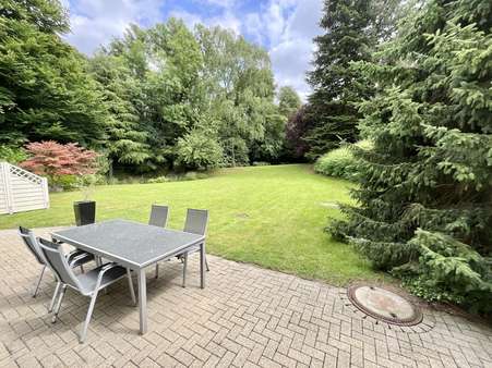 Terrasse mit Blick in den Garten - Wohnung in 45470 Mülheim mit 128m² kaufen