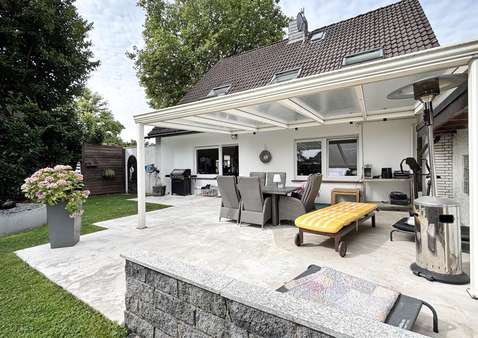 Terrassenansicht mit Überdachung II Terrassenansicht mit Überdachung II - Einfamilienhaus in 45475 Mülheim mit 135m² kaufen