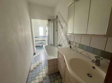 Badezimmer Badezimmer - Mehrfamilienhaus in 45468 Mülheim mit 190m² kaufen
