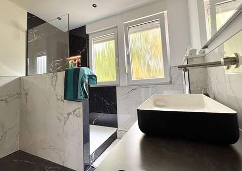 Bad Bad - Dachgeschosswohnung in 45476 Mülheim mit 105m² kaufen