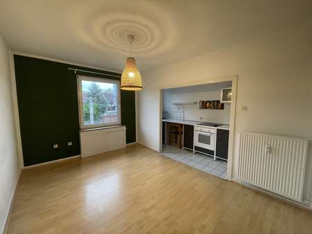 Wohnzimmer und Küche Wohnzimmer und Küche - Etagenwohnung in 45147 Essen mit 44m² kaufen