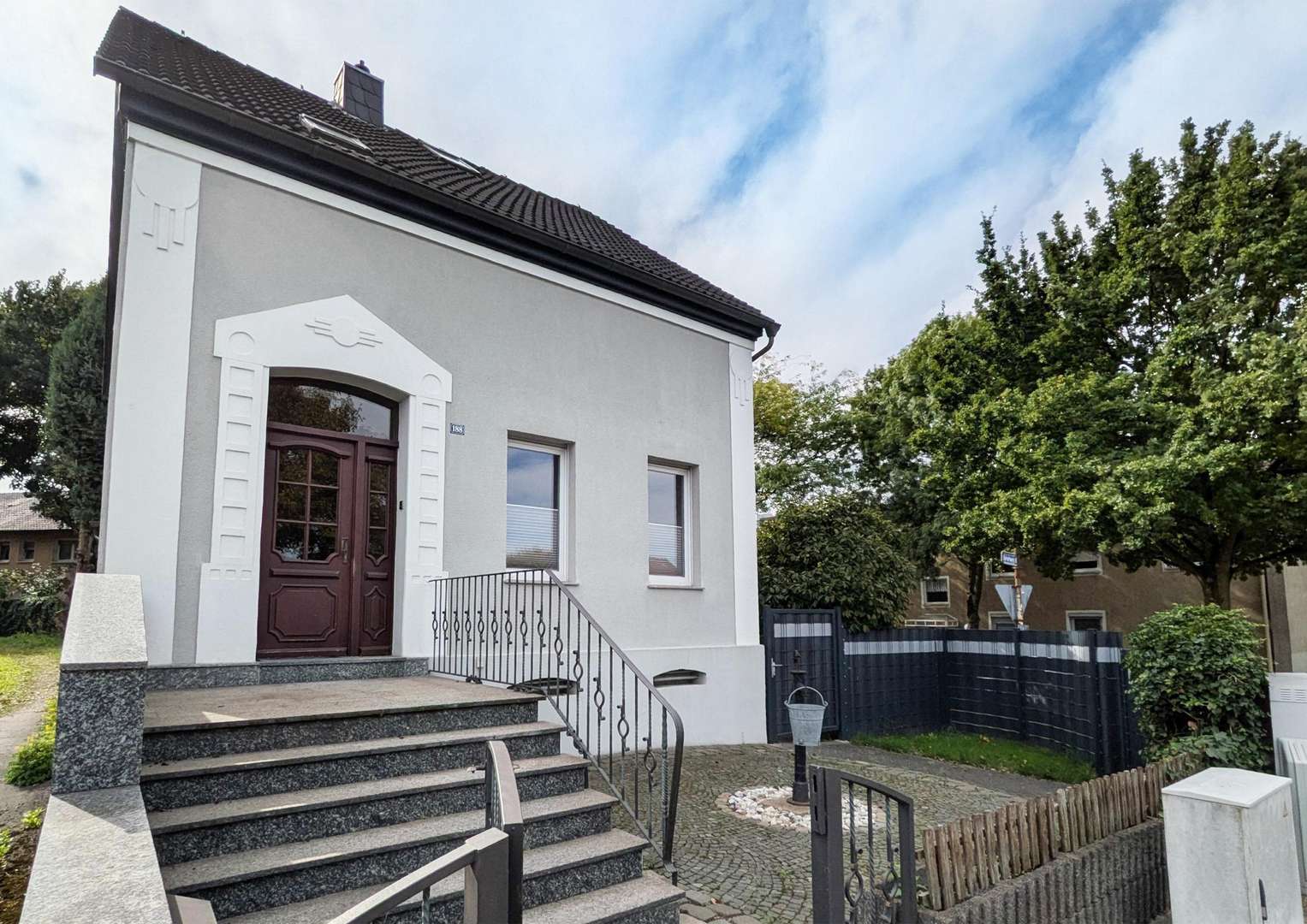 Hausansicht Hausansicht - Einfamilienhaus in 45475 Mülheim mit 113m² kaufen