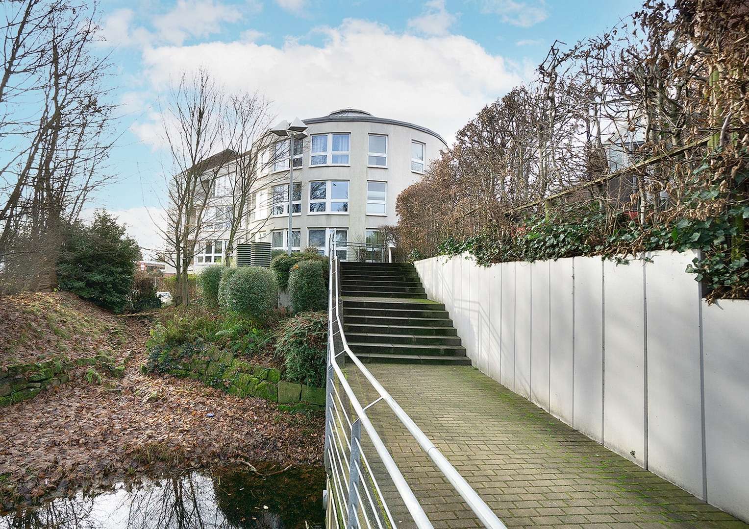 Hausansicht - Etagenwohnung in 45481 Mülheim mit 75m² als Kapitalanlage günstig kaufen
