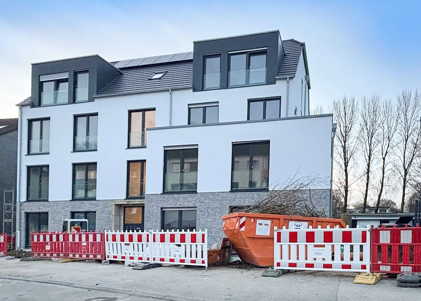 Ansicht Ende Februar 2025 - Maisonette-Wohnung in 45473 Mülheim mit 77m² kaufen