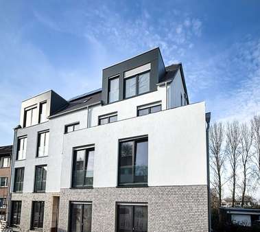 Hausansicht Januar 2025 - Maisonette-Wohnung in 45473 Mülheim mit 77m² kaufen