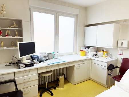 Behandlungsraum - Büro in 46045 Oberhausen mit 228m² günstig mieten