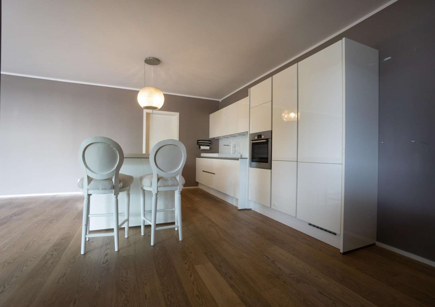 Küche mit angrenzendem Abstellraum Küche mit angrenzendem Abstellraum - Etagenwohnung in 45468 Mülheim mit 130m² kaufen