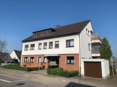 Hausansicht I - Dachgeschosswohnung in 45478 Mülheim mit 82m² als Kapitalanlage kaufen
