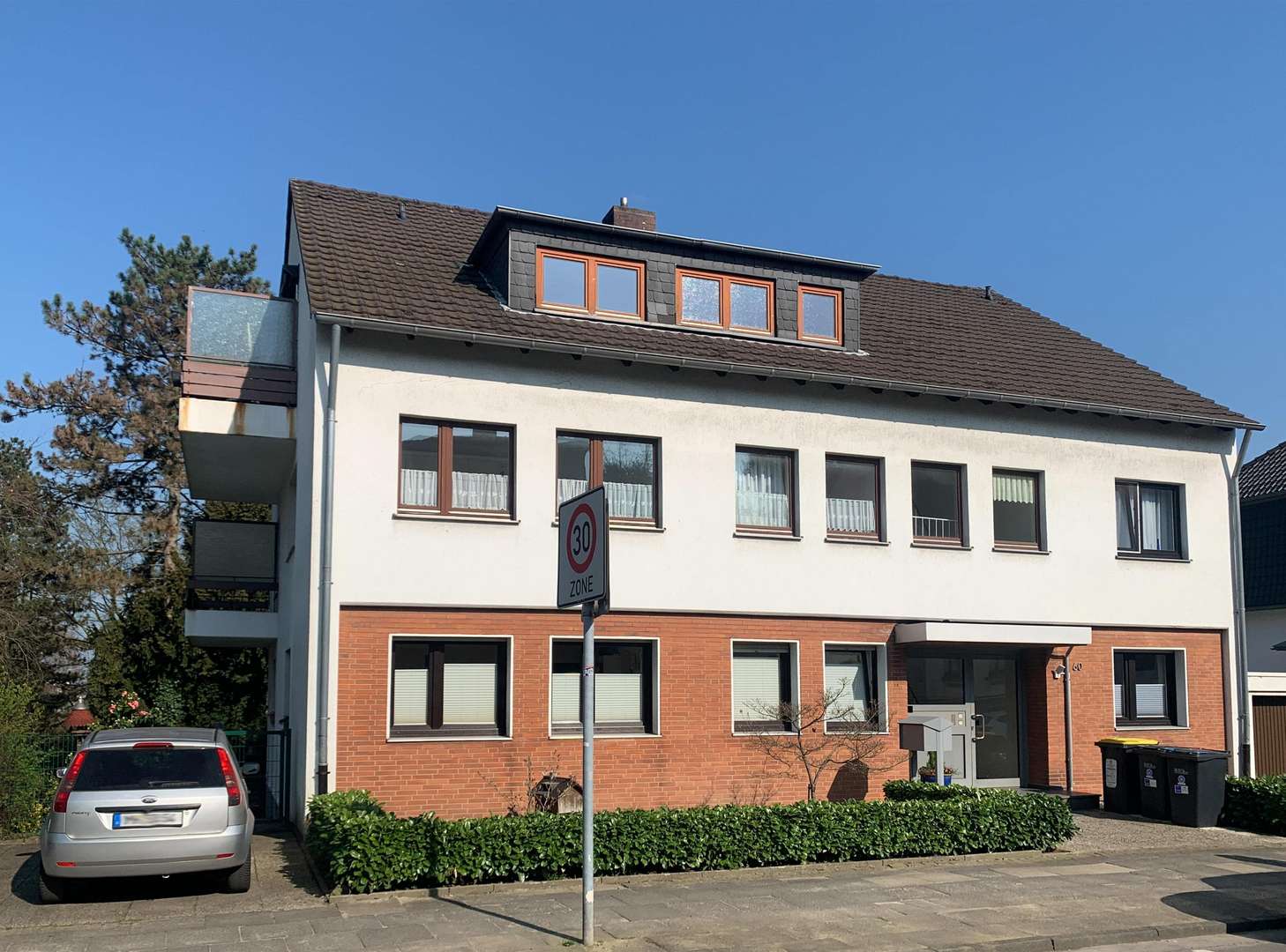 Hausansicht III - Dachgeschosswohnung in 45478 Mülheim mit 82m² als Kapitalanlage kaufen