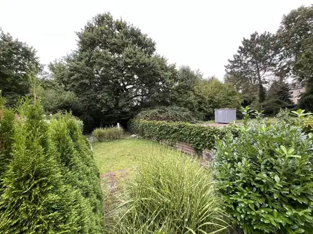 Große Dachgeschosswohnung mit eigenem GARTEN!