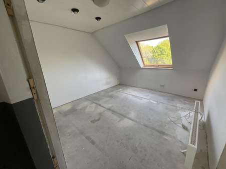 Schlafzimmer - Dachgeschosswohnung in 45476 Mülheim mit 76m² kaufen