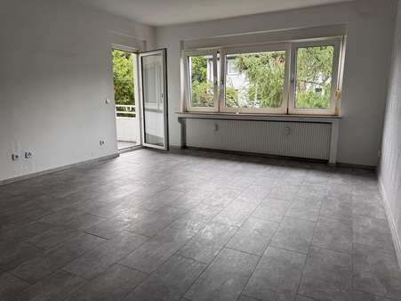 Wohnzimmer - Etagenwohnung in 45359 Essen mit 74m² kaufen