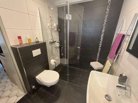 Badezimmer Erdgeschoss Badezimmer Erdgeschoss - Zweifamilienhaus in 46119 Oberhausen mit 115m² kaufen
