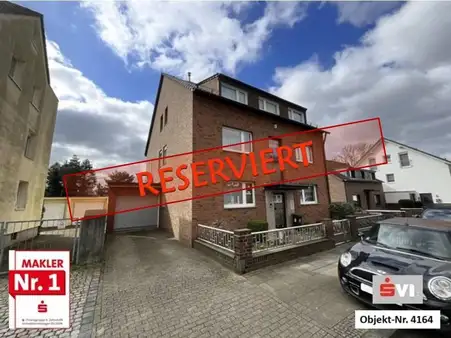 Großzügiges Mehrfamilienhaus mit Gewerbe in Oberhausen-Dümpten