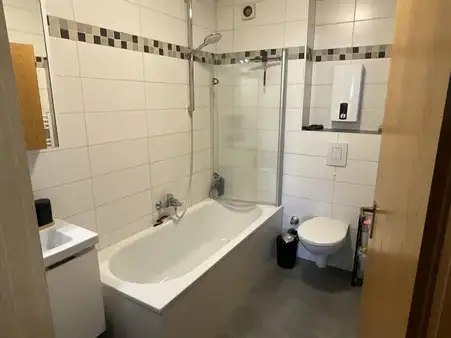 Attraktive Dachgeschosswohnung in DU-Obermeiderich mit Garage und wohnlich ausgebautem Spitzboden