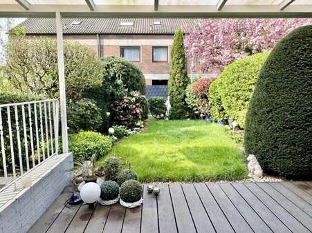 Blick in den Garten - Reihenmittelhaus in 46147 Oberhausen mit 122m² kaufen