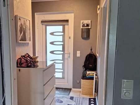 Diele Eingang Diele Eingang - Reihenmittelhaus in 46049 Oberhausen mit 115m² kaufen