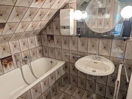 Badezimmer - Doppelhaushälfte in 46047 Oberhausen mit 90m² kaufen