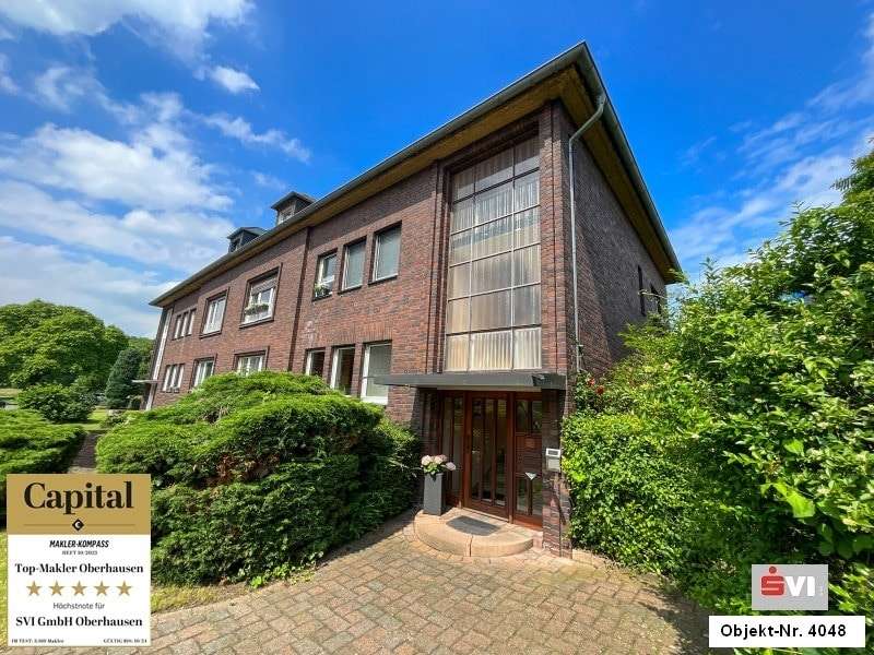 Hausansicht - Dachgeschosswohnung in 46047 Oberhausen mit 83m² kaufen