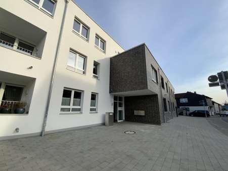 Gebäudeansicht - Dachgeschosswohnung in 46049 Oberhausen mit 189m² mieten