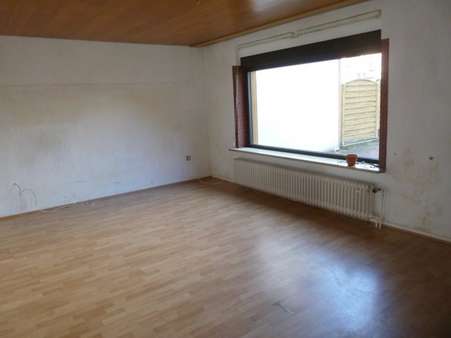 Wohnzimmer - Zweifamilienhaus in 46119 Oberhausen mit 156m² günstig kaufen