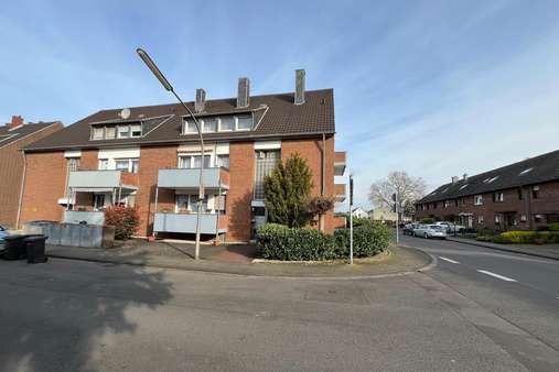 Außenansicht - Mehrfamilienhaus in 50769 Köln mit 338m² kaufen